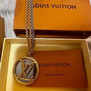 ESTATE SALE Louis Vuitton Louise Gold Chain Pendant Necklace